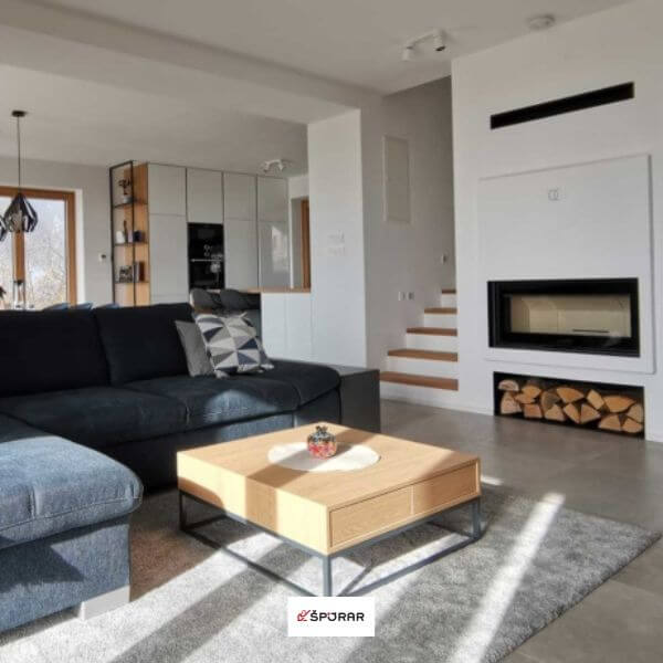 Moderna klubska mizica